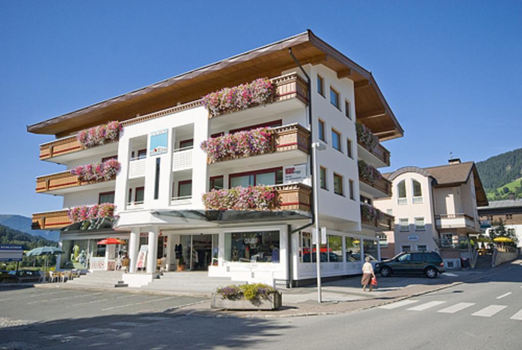 Apartmenthaus Brixen & Haus Central Brixen im Thale Esterno foto
